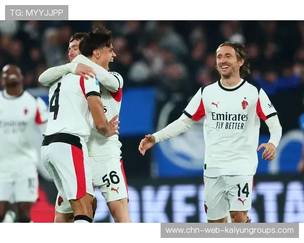 AC米兰年轻防线：托莫里与后备中卫练习区域盯人