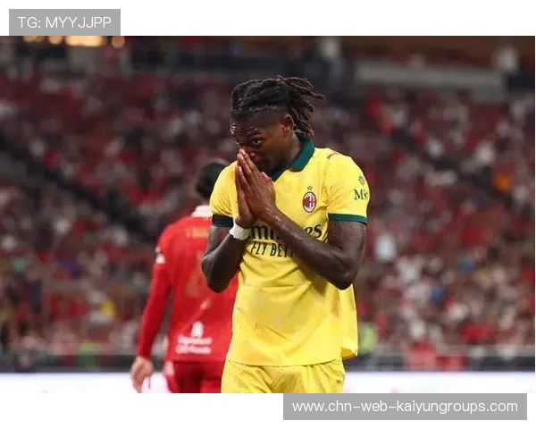 AC米兰持续对禁区施压，莱奥头球顶偏